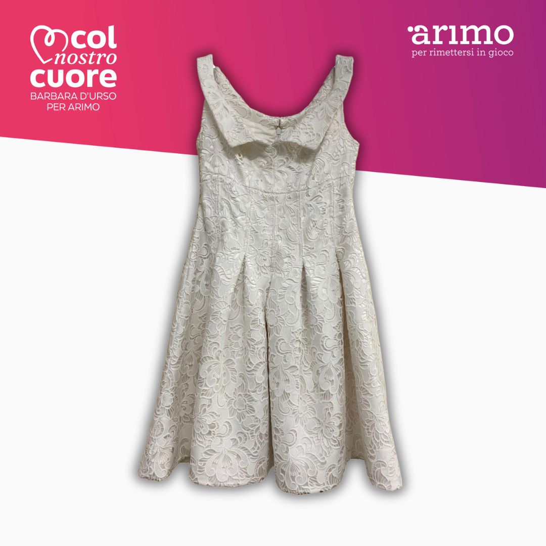 Abito bustier bianco sartoriale in pizzo con ampio scollo